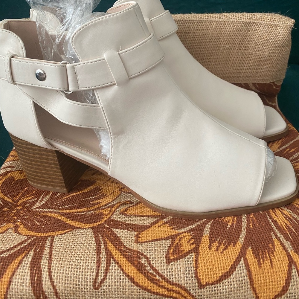 Elegant Cream Women's Heeled Sandals